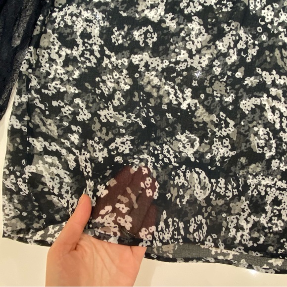 Ann Taylor Top, Blue Floral Blouse, Sheer, Navy Lace 3/4 Sleeves, Women's (US M) - Picture 8 of 12